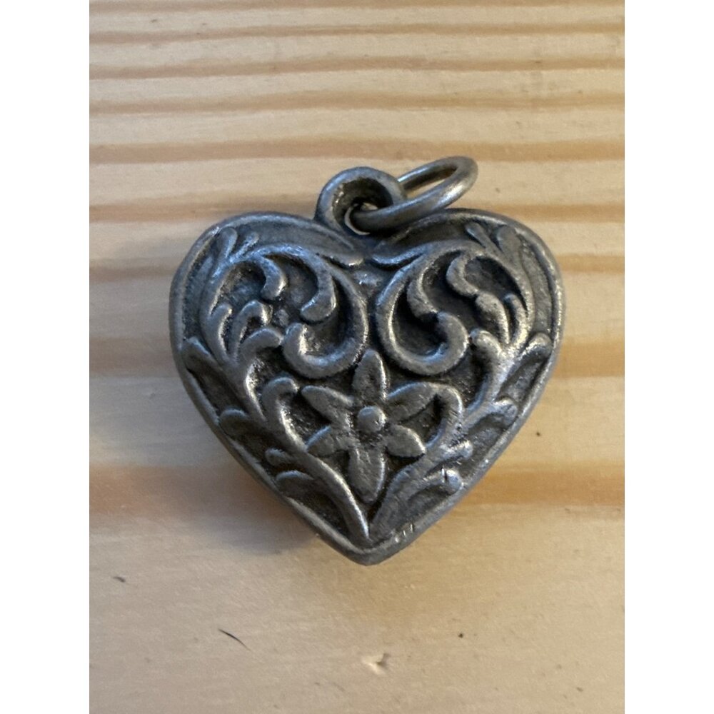 Vintage Silver-Tone Heart Pendant Floral Engraving Double-Sided Design Jewelry
